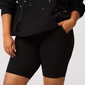 NWT Torrid 9" Signature Waist  Bike Shorts With Pockets Size 1X